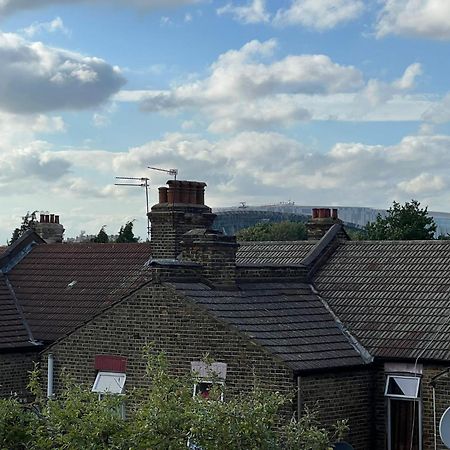 Deluxe Homestay Near Tottenham Hotspur Stadium London Værelse billede